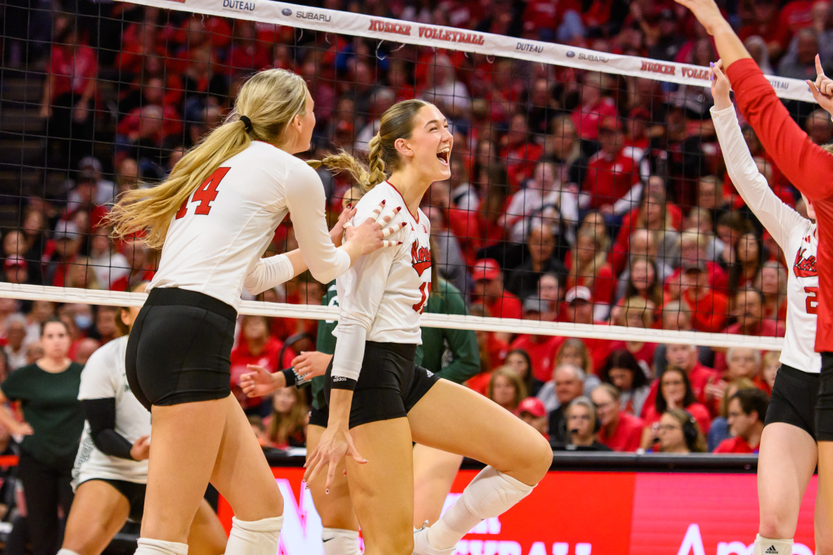 17_Andi Jackson_VB vs Michigan State 1013